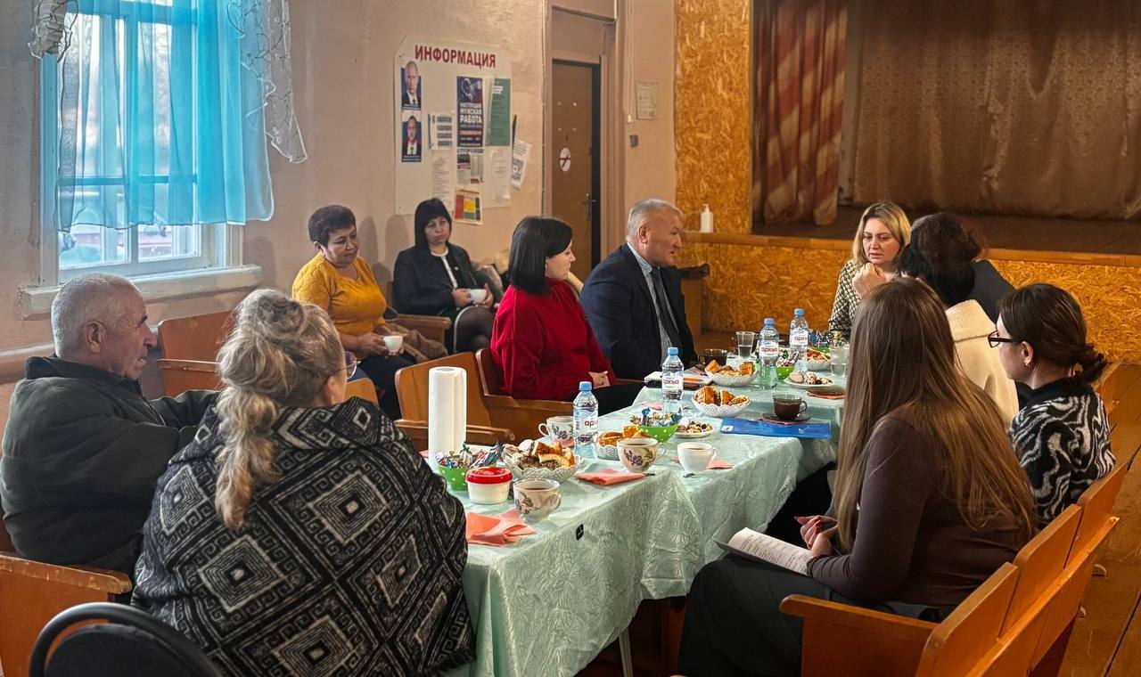 Жители саратовских сёл страдают от заброшенных домов